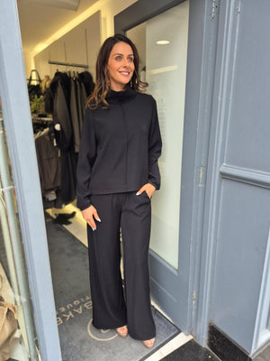ania schierholt high neck top in black