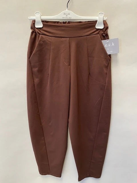 deck barrell trousers in brown