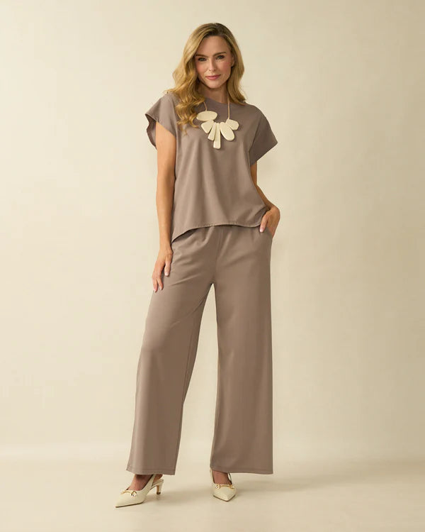 deck cap sleeve top in taupe