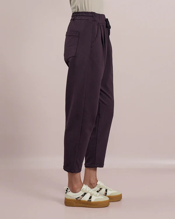 DECK BARREL SHAPE JOGGERS IN MULBERRY