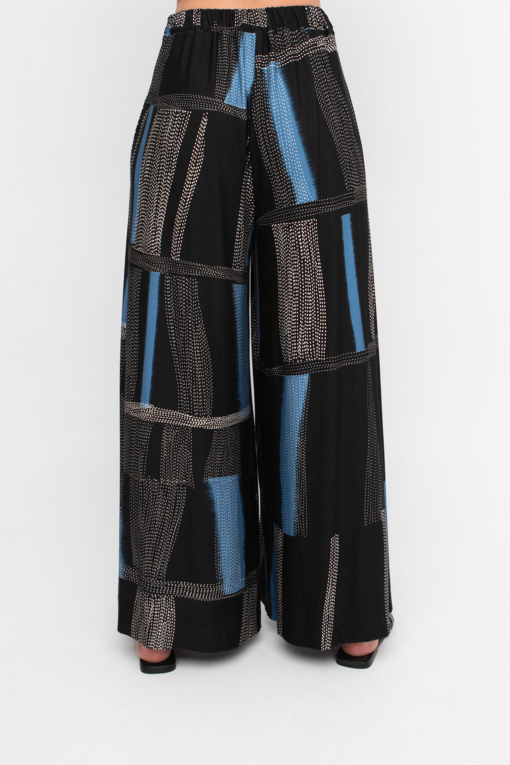 ozai n ku digi print trousers in black & blue