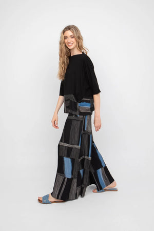 ozai n ku digi print top in black & blue