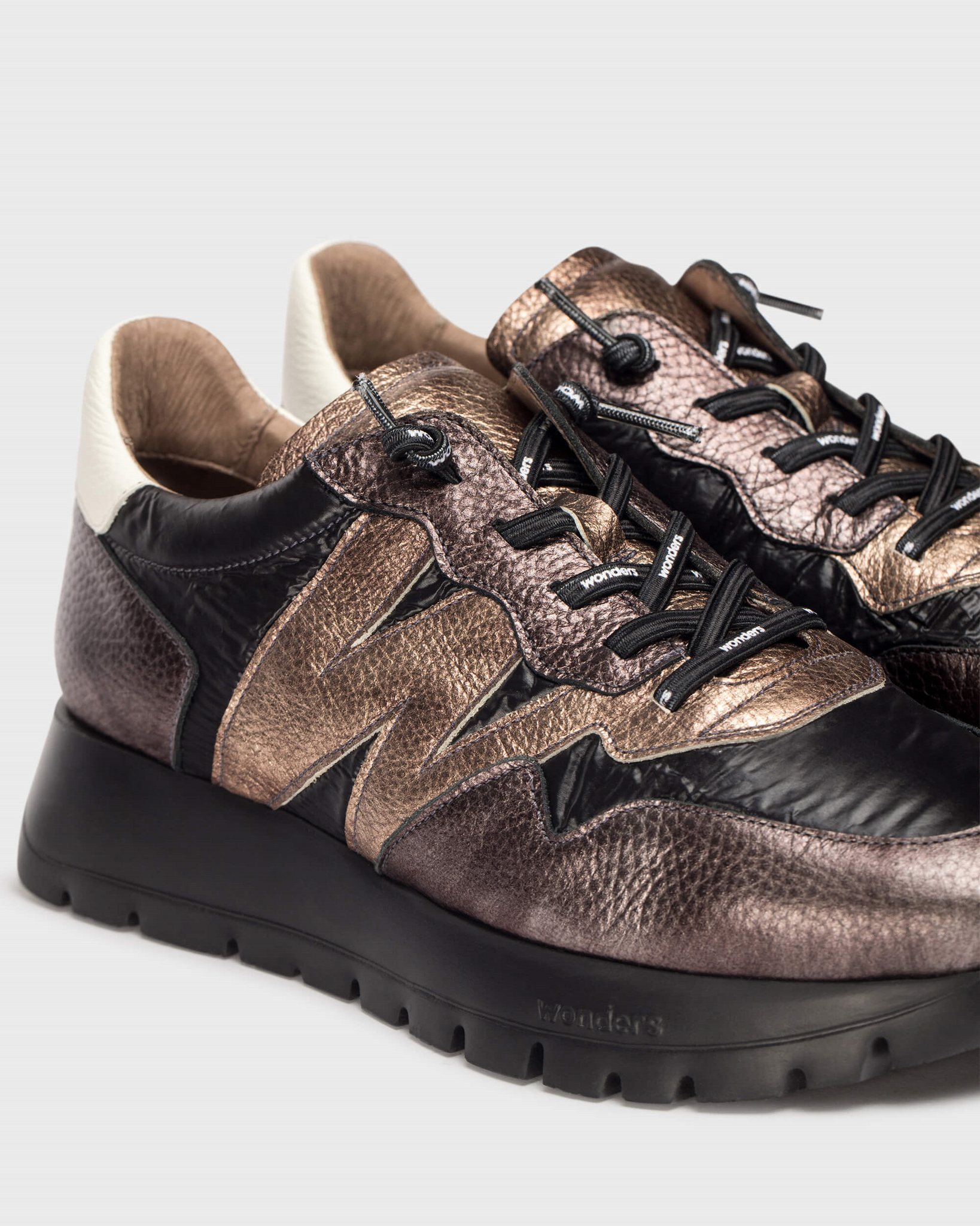 wonders odisei metallic sneakers in black