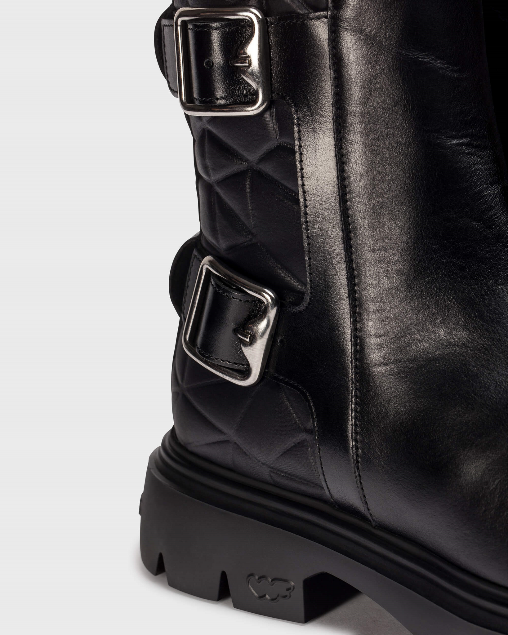 wonders bones buckle biker boots in black