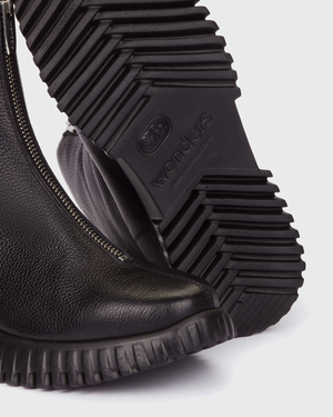 wonders flexfly zip front boot in black