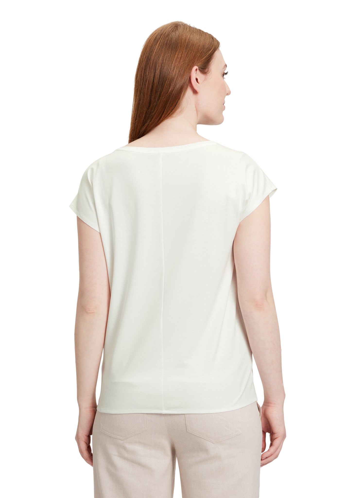 Betty & Co different textured block stripe tshirt in white

Product code 2061/3270