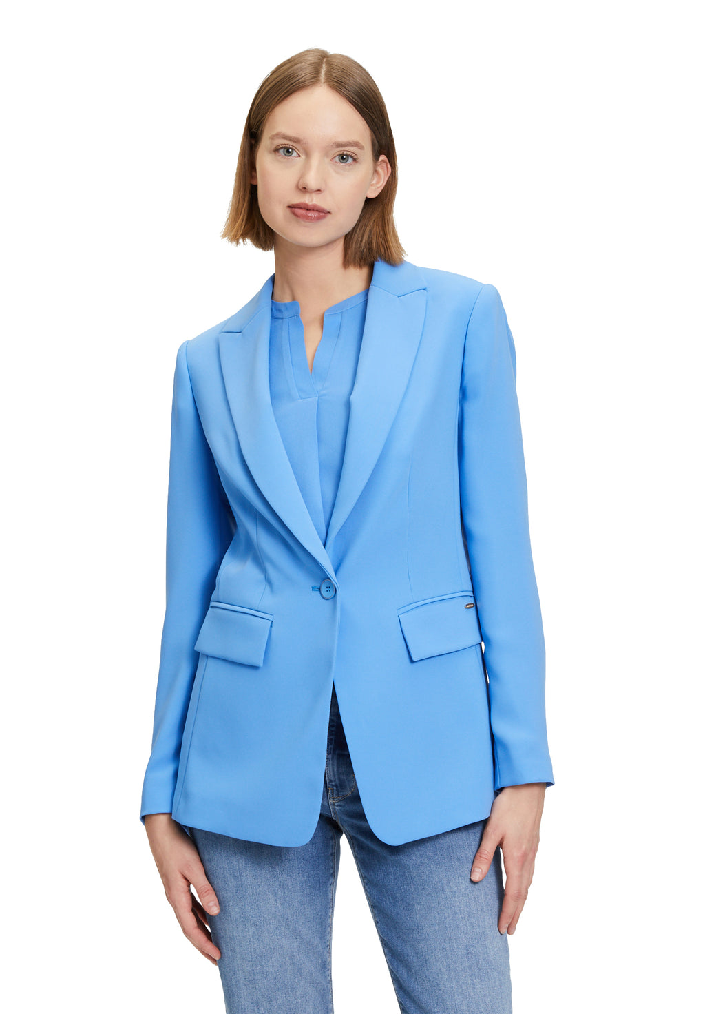 Betty & Co button blazer in blue

Product code 4184/3101
