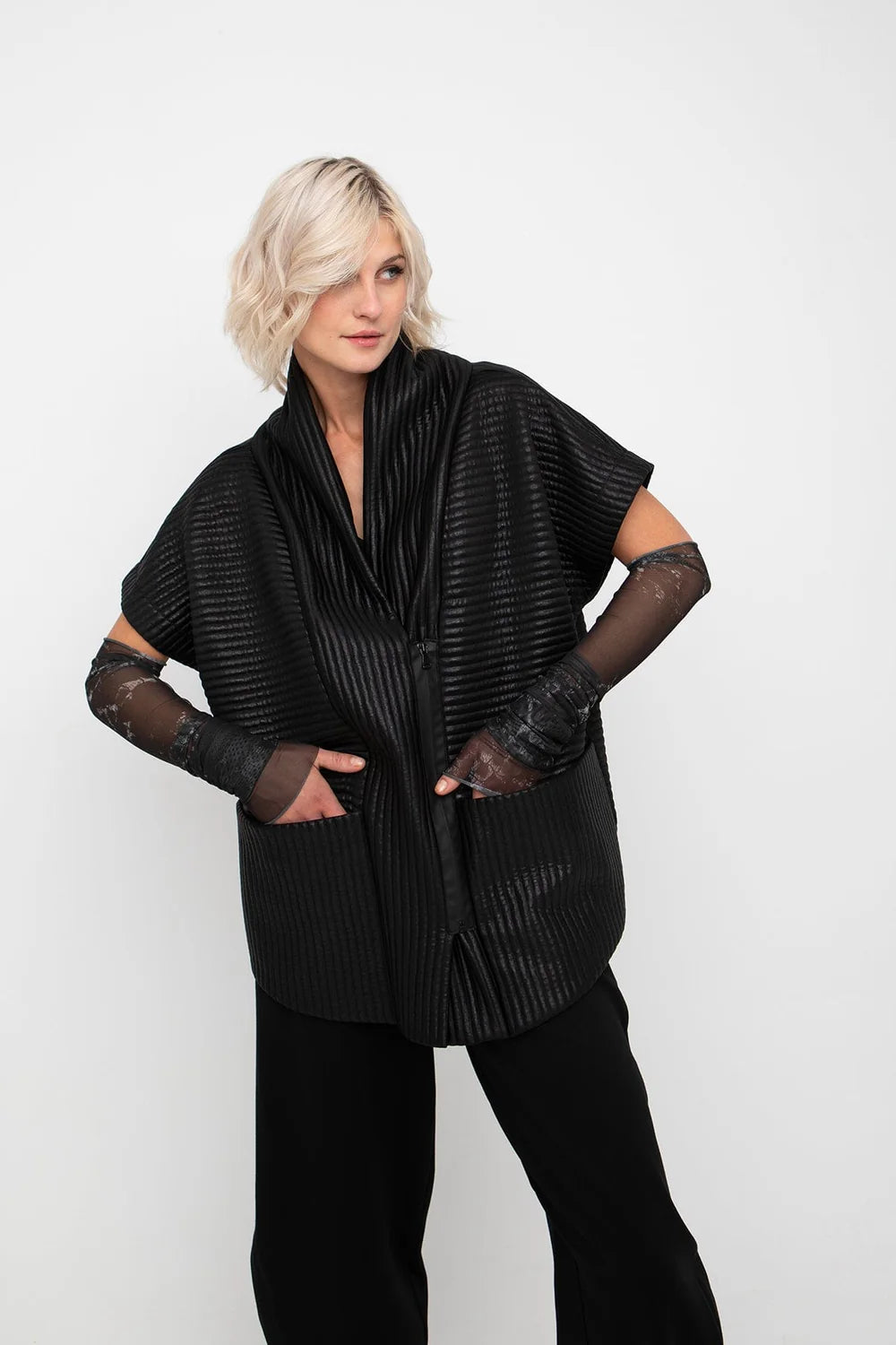 Ozai n ku ribbed zip vest in black