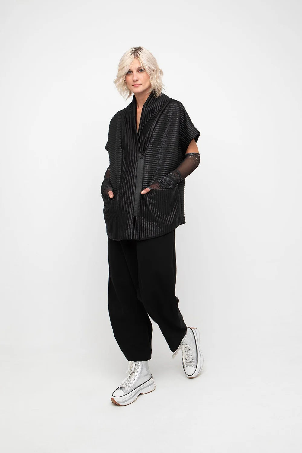 Ozai n ku ribbed zip vest in black