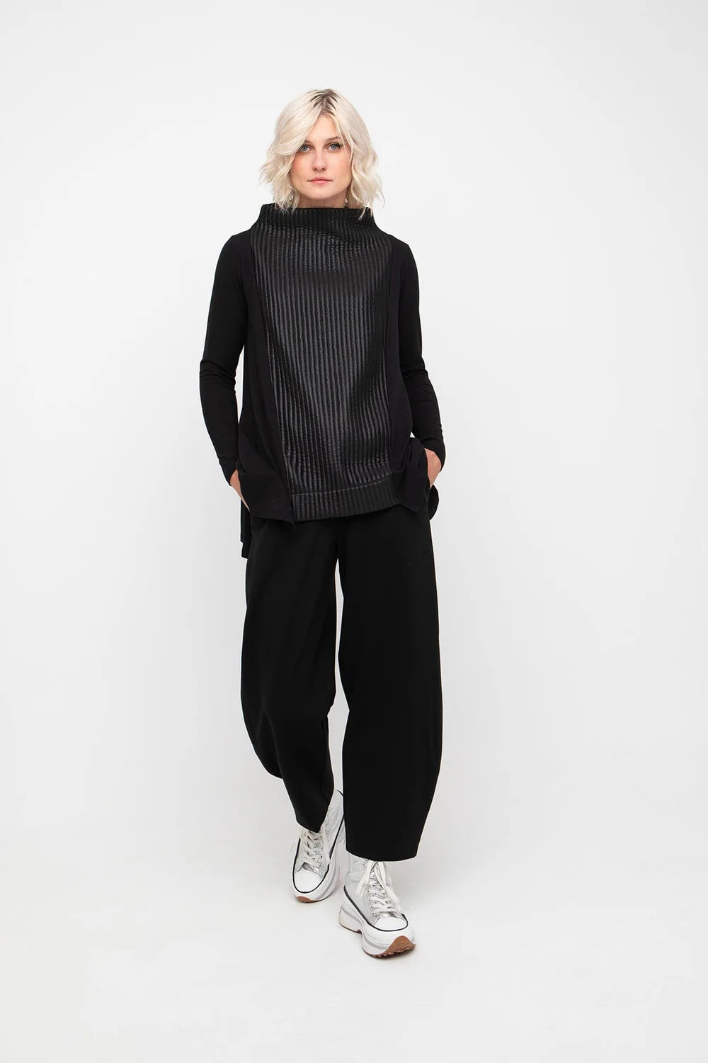 Ozai n ku ribbed front tunic in black