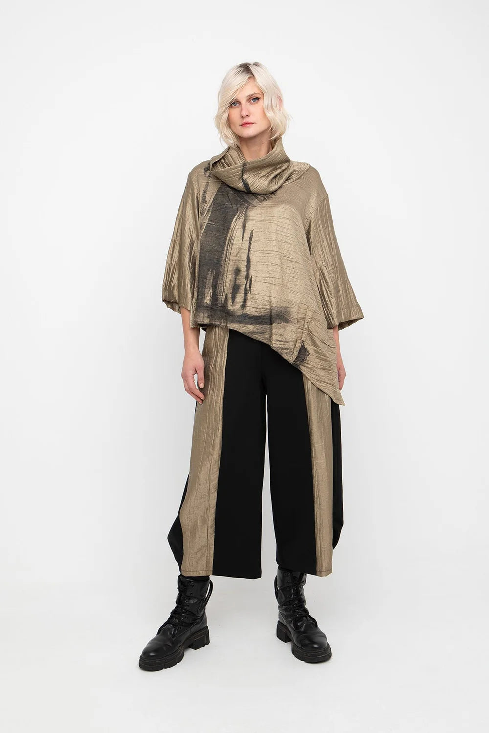 Ozai n ku foil button shirt in golden