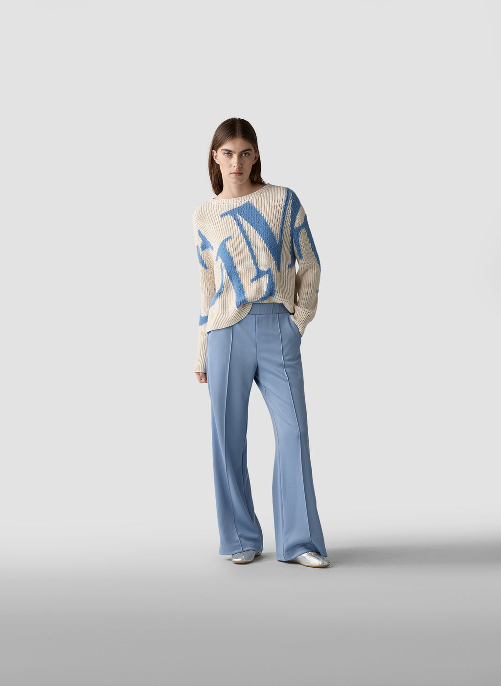 le comte fluffy slogan knit in cream