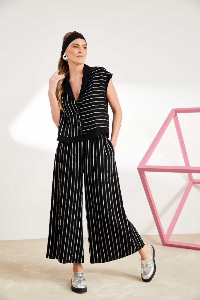 naya striped waistcoat in black&white
