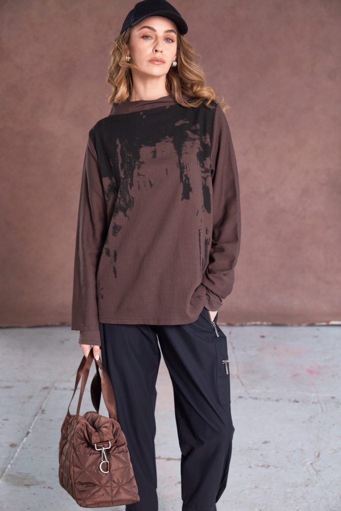 naya print angled hem top in black & brown