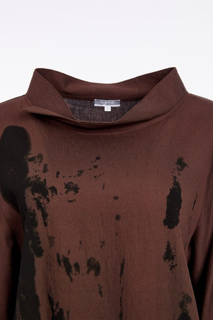 naya print angled hem top in black & brown