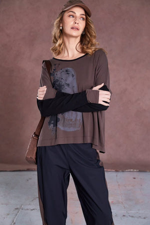 naya placement print top in black & brown