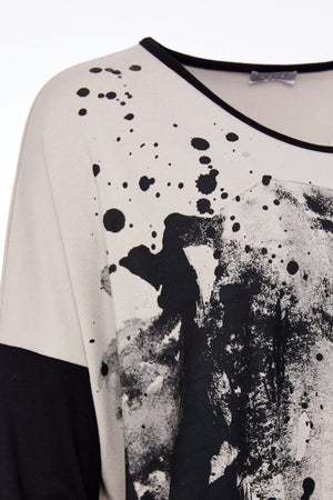 naya placement print top in black & taupe