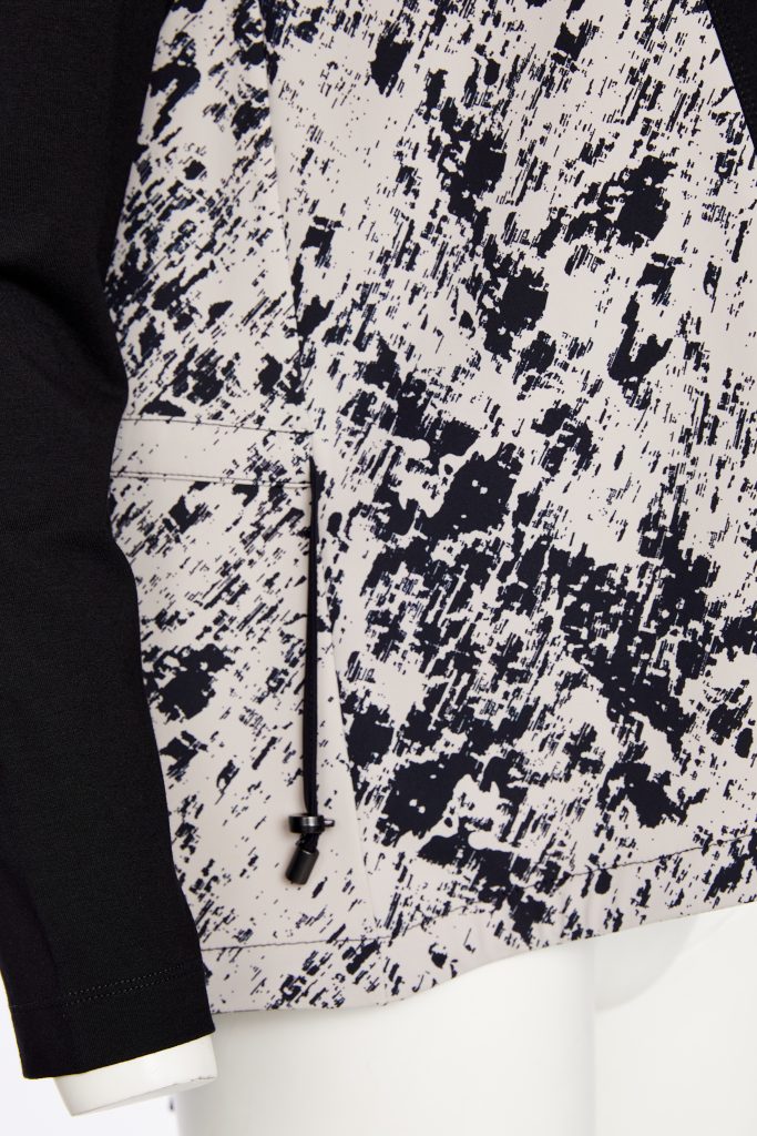 naya mottled print contrast panel top in black & taupe