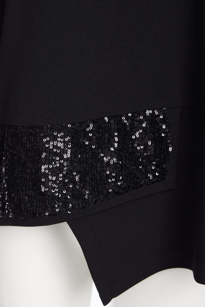Ora roll collar top in black
