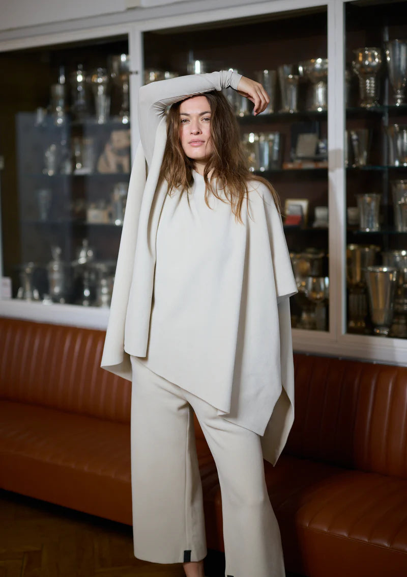 Henriette Steffensen Poncho in beige