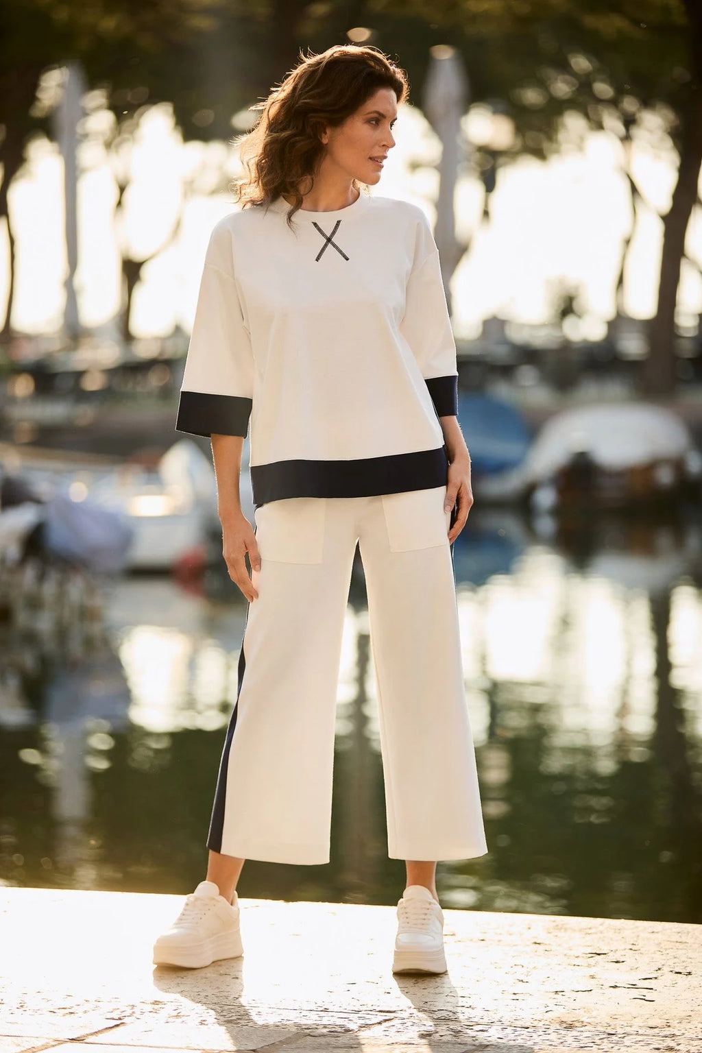 peruzzi side stripe crop trousers in cream & navy