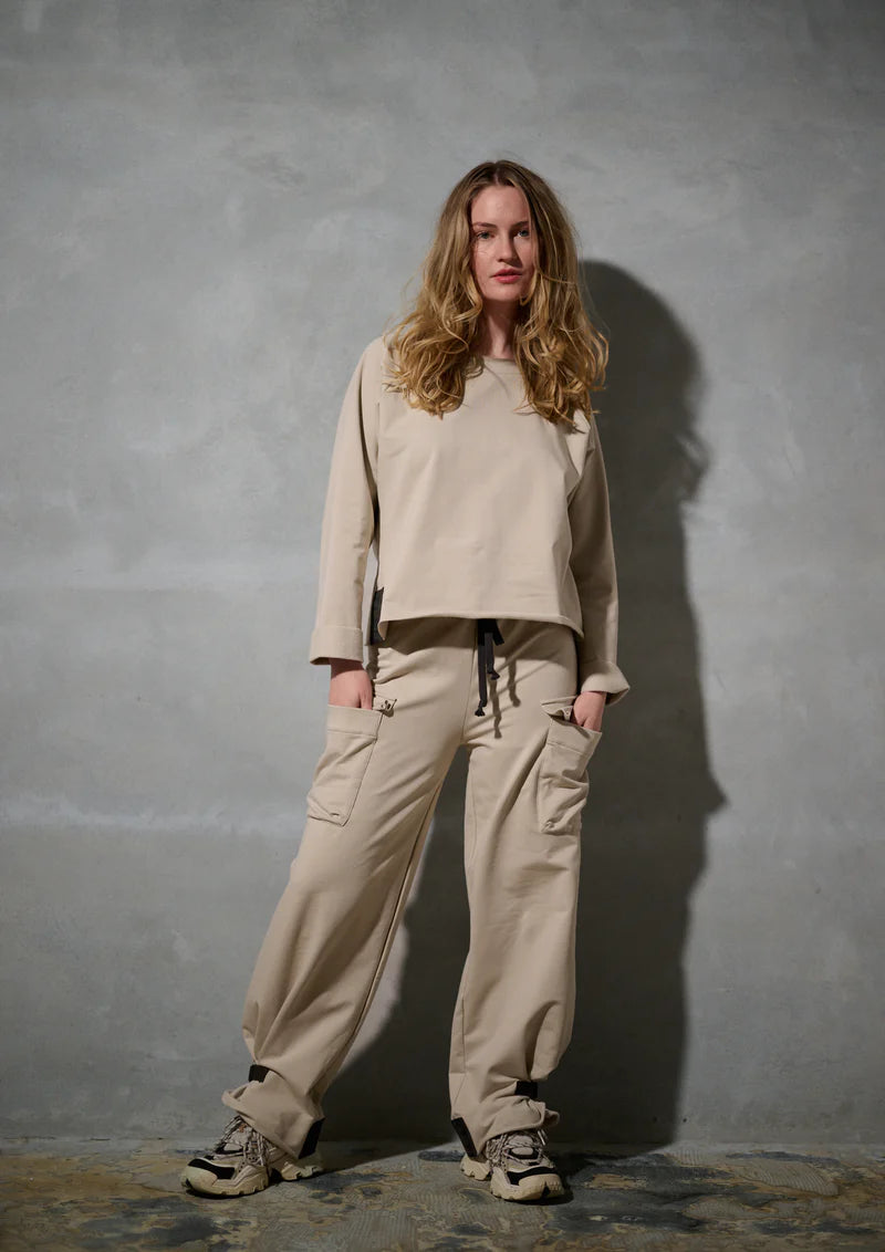 henriette steffensen sweatshirt in beige