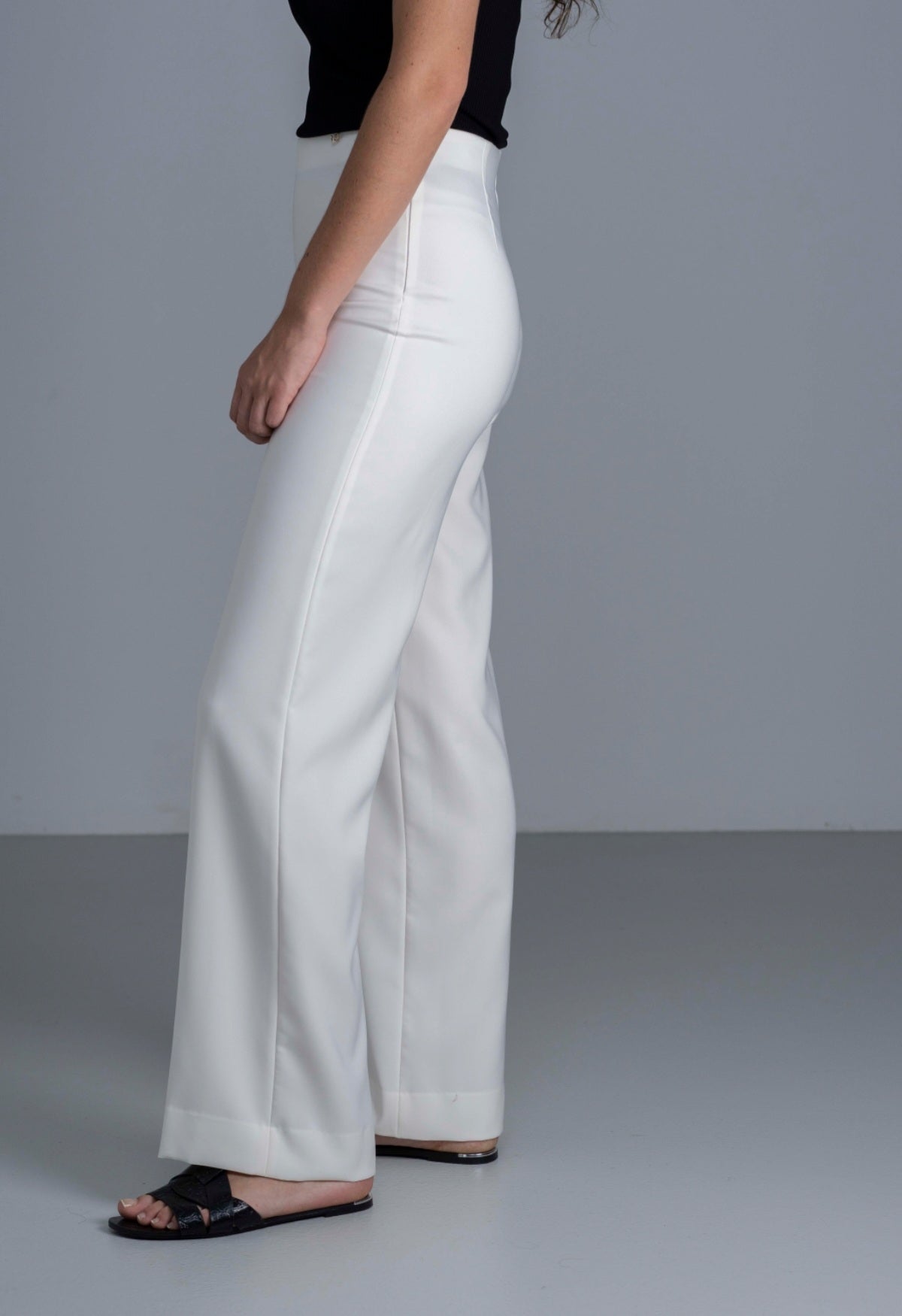 Hongo wide leg high rise trousers in white
Product code 1072H002