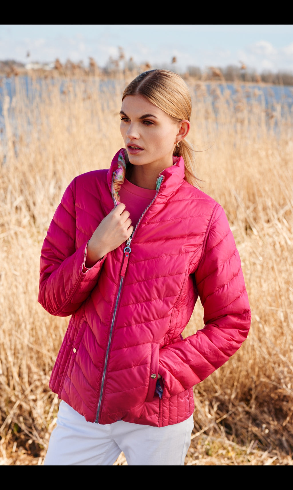 <p>Frandsen watercolour print reversible jacket in pink </p>
<p>Product code 826-588</p>