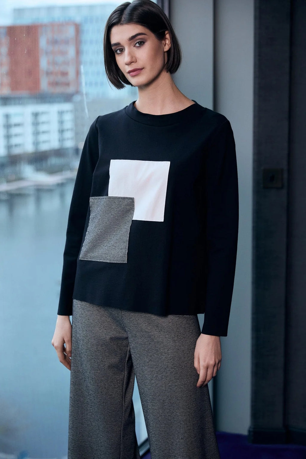 peruzzi applique front top in black