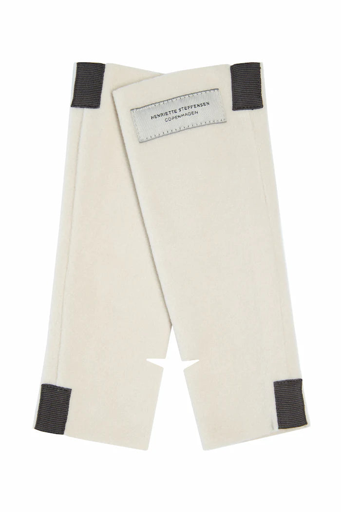 HENRIETTE STEFFENSEN WRIST WARMER IN BEIGE