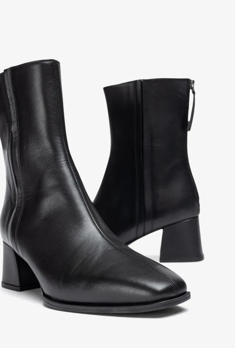 unisa lucas leather ankle boot in black