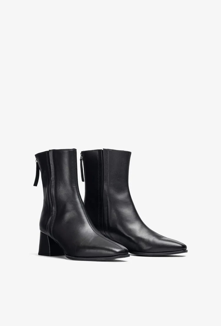 unisa lucas leather ankle boot in black