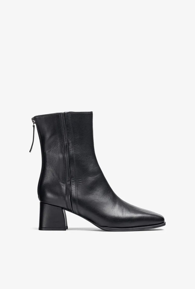 unisa lucas leather ankle boot in black