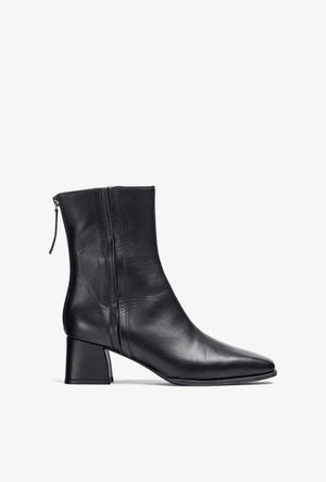 unisa lucas leather ankle boot in black