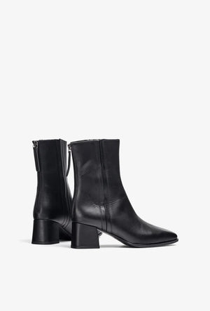 unisa lucas leather ankle boot in black