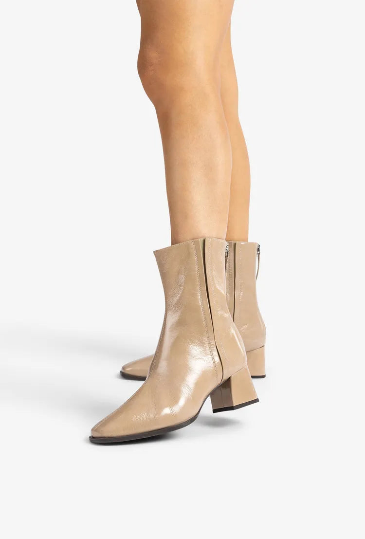 unisa lucas patent ankle boots in nude