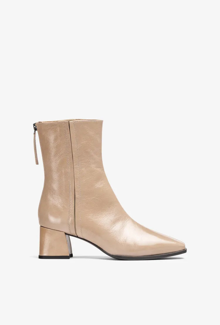 unisa lucas patent ankle boots in nude