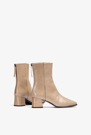 unisa lucas patent ankle boots in nude