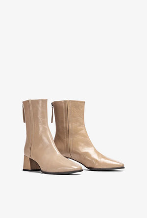unisa lucas patent ankle boots in nude