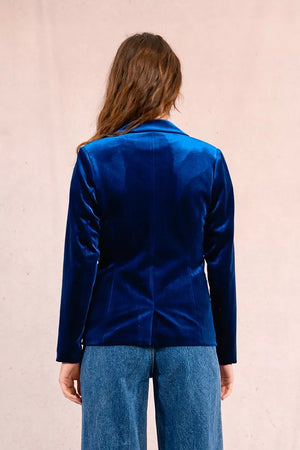 molly bracken fitted velvet blazer in blue