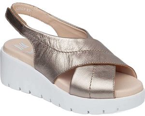 <p>Callaghan bera Cross strap sandals in bronze</p>