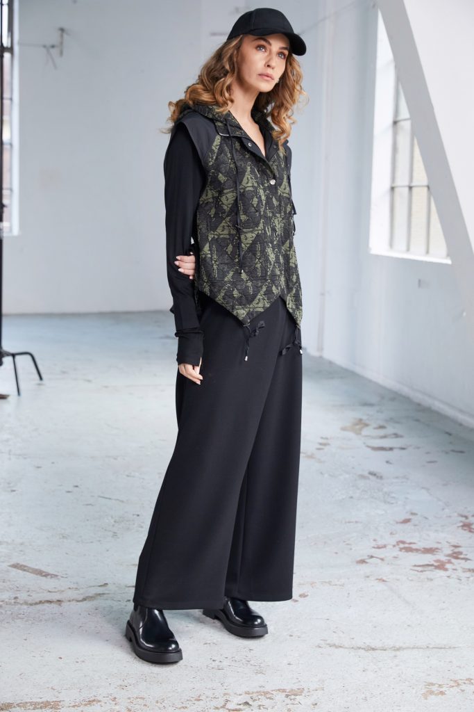 naya jacquard waistcoat with drawstring in forest green & black