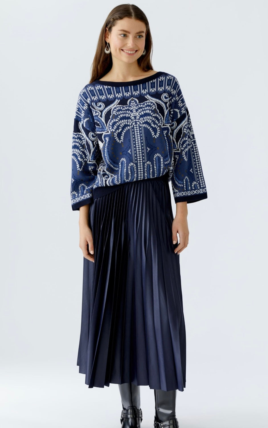 oui pleated midi skirt in navy