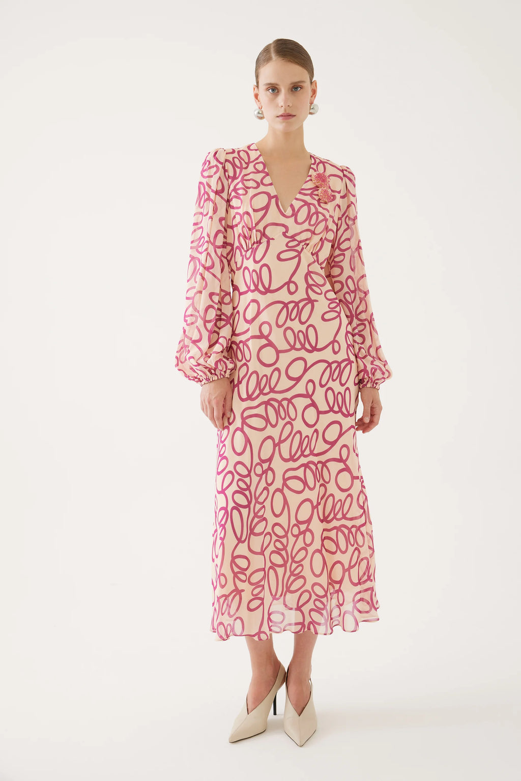 <p>Exquise swirl print empire dress with long sleeves in beige and magenta</p>
<p>Product code 4218038</p>