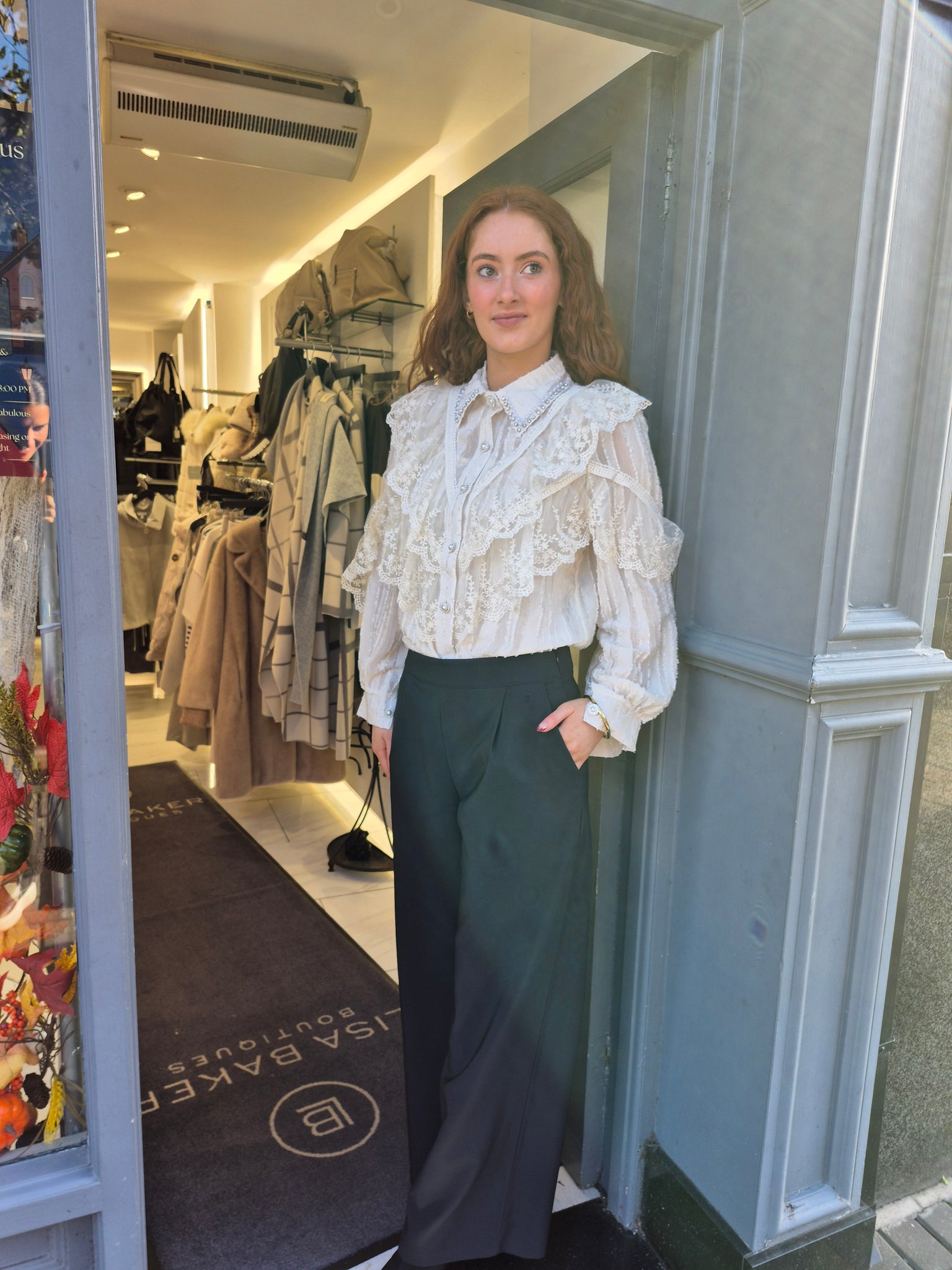 Lace layer blouse in cream