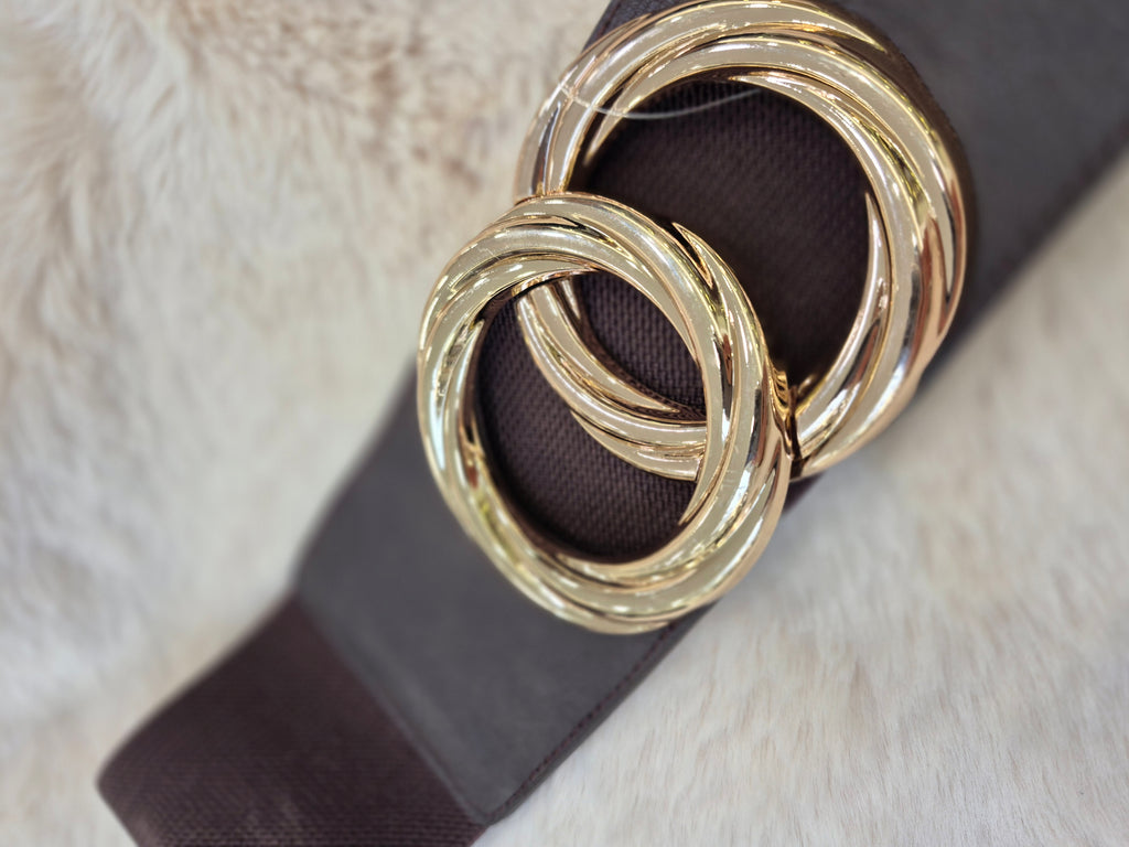 Clasp closure belt in brown