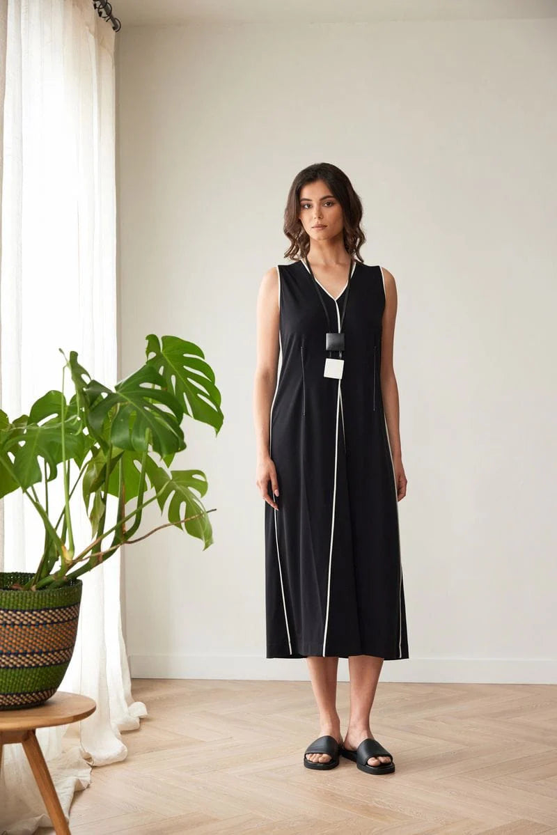 black and white dress calvin klein Premiere Designer, Calvin Klein Collection (Raff Simons) – Vianna Occhino