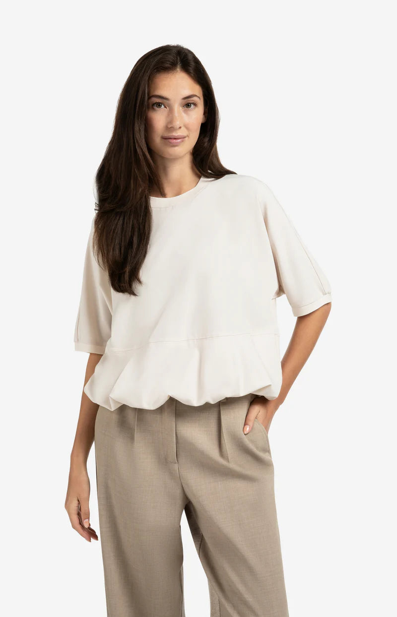 yaya short sleeve top with balloon hem in off white