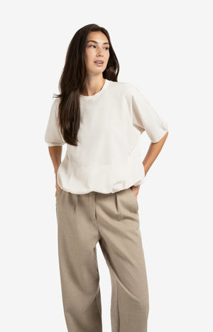 yaya short sleeve top with balloon hem in off white