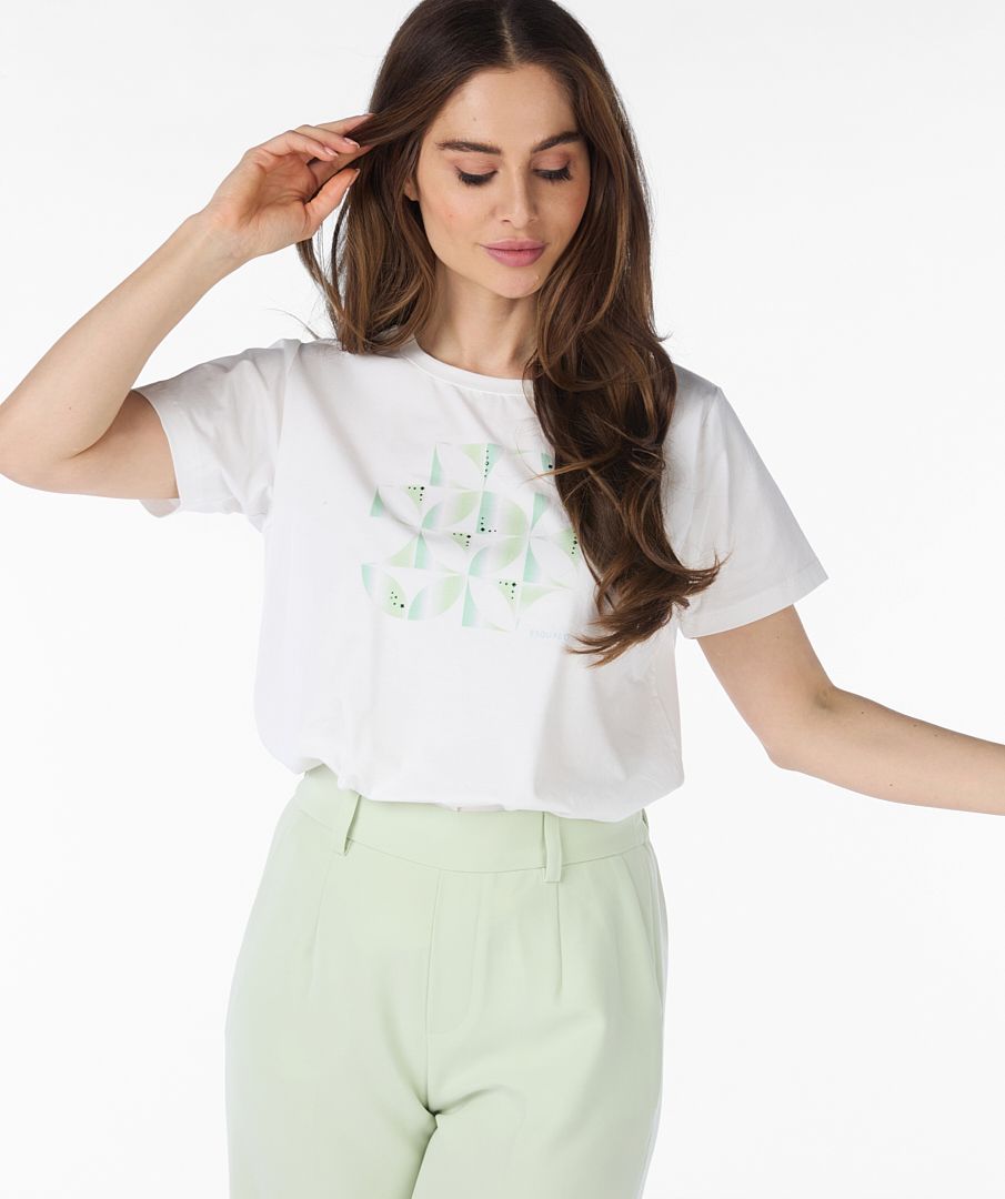 Esqualo printed tshirt in white and pistachio with embellishment. Enrich your wardrobe with this essential basic t-shirt, which can be combined with almost all styles from the collection.product code SP24.05019